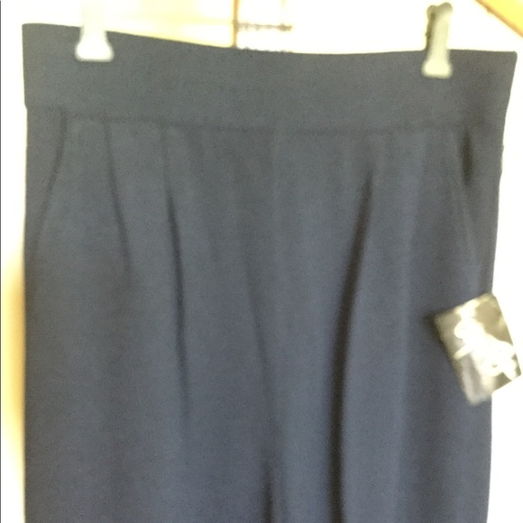 ST JOHN 12 Navy Knit Pants with buckle belt - Picture 7 of 7